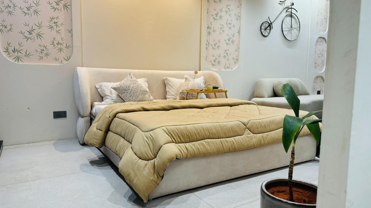 Tango Bed – Cocoon-Inspired Upholstered Bed with Soft Contours